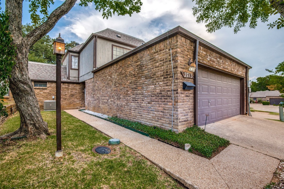 2713 Fairway Park Street Grand Prairie TX 75050