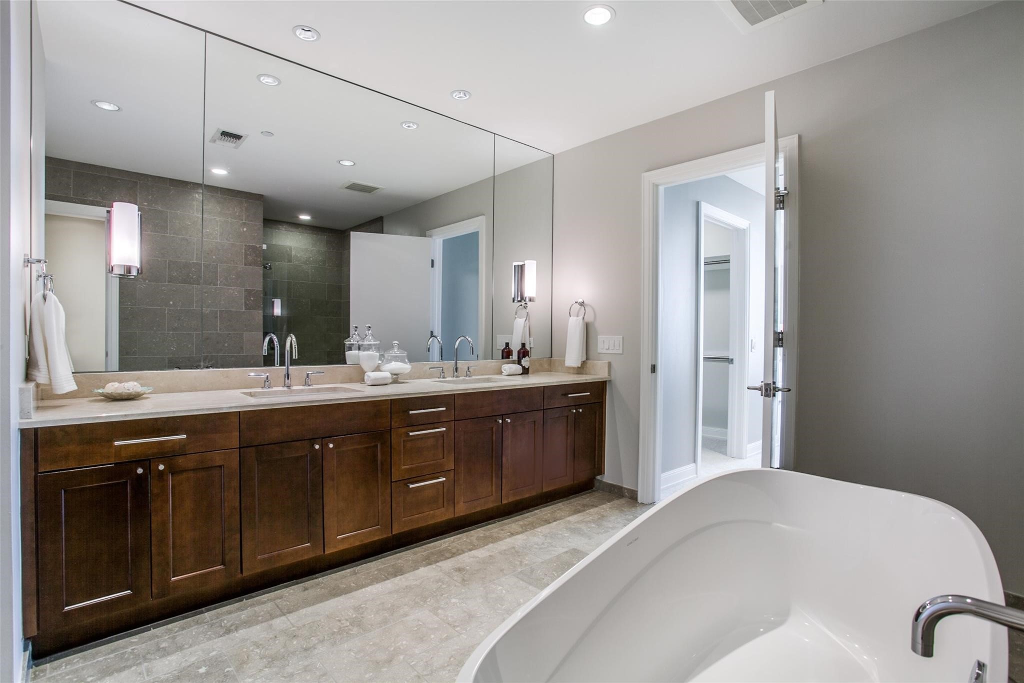 5656 N Central Expressway Dallas TX 75206
