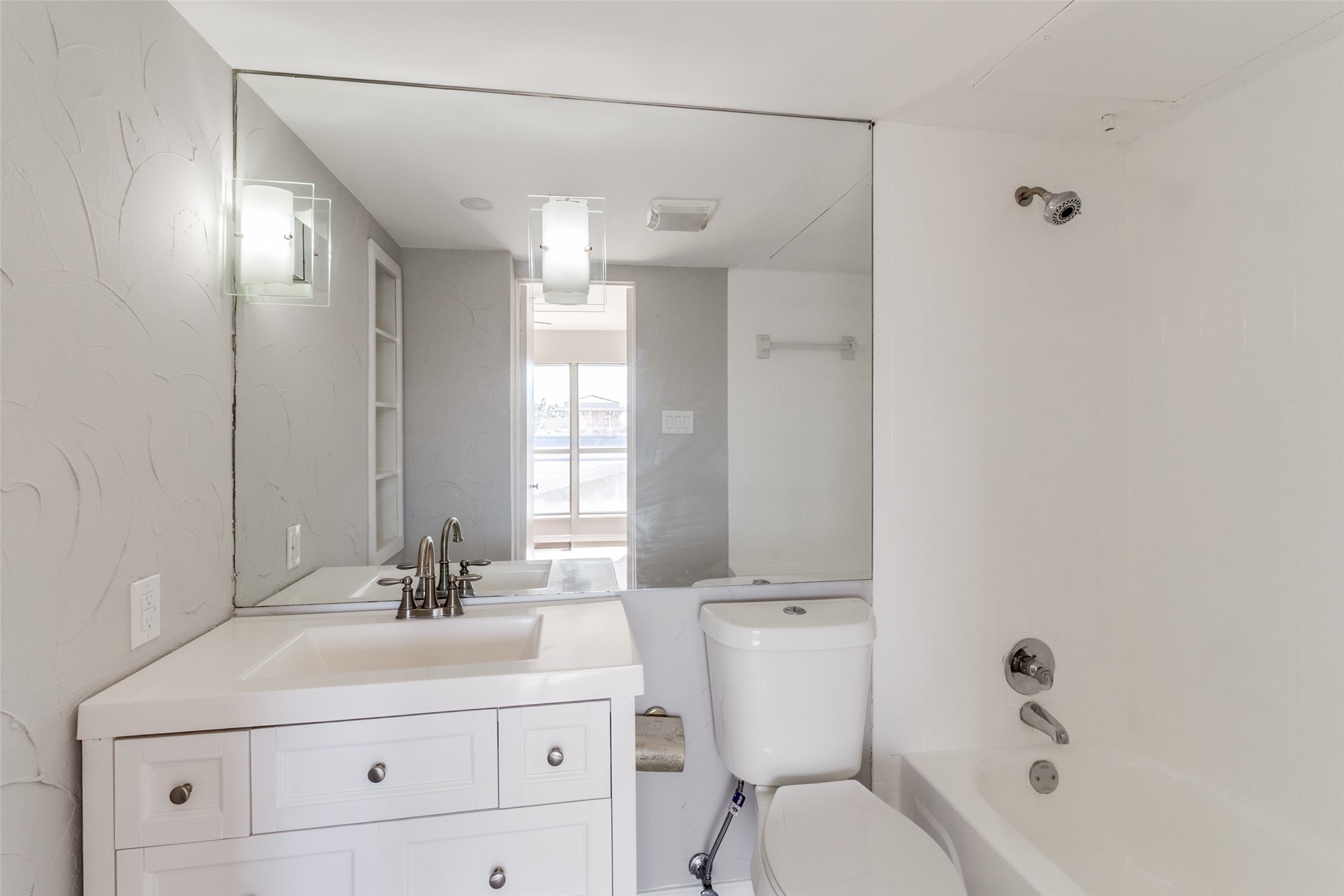 4221 Cole Avenue Dallas TX 75205