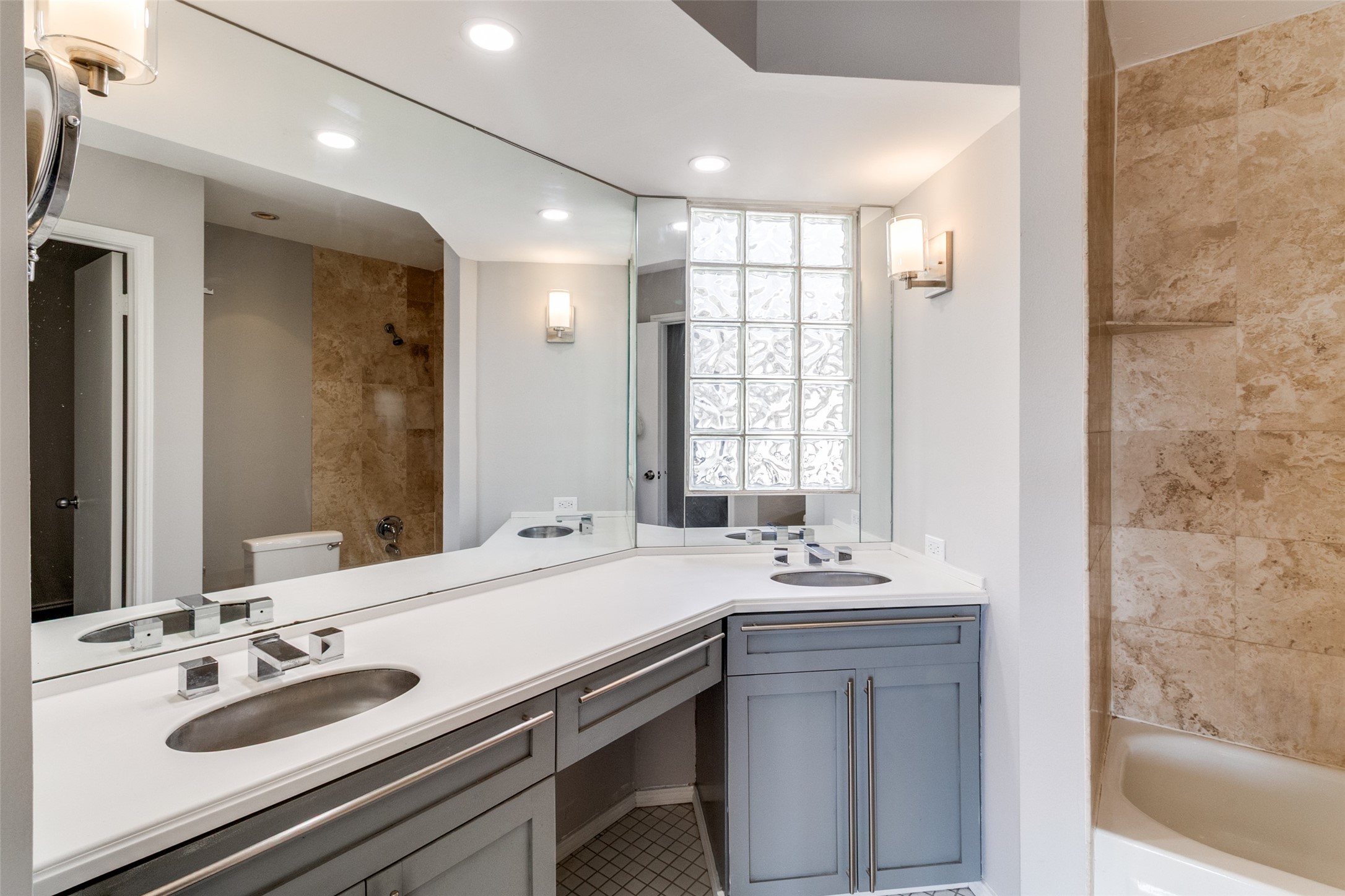 4221 Cole Avenue Dallas TX 75205