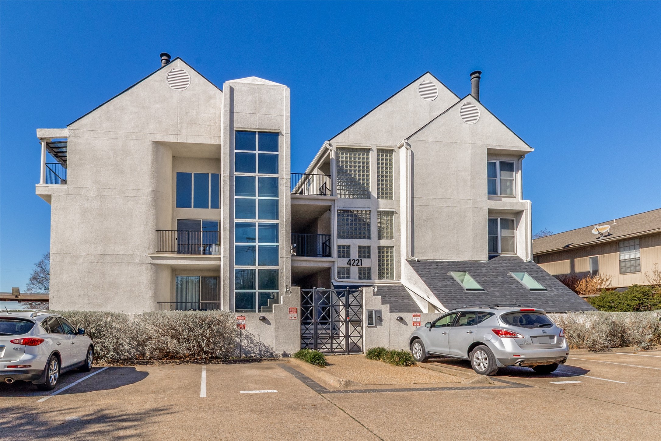 4221 Cole Avenue Dallas TX 75205