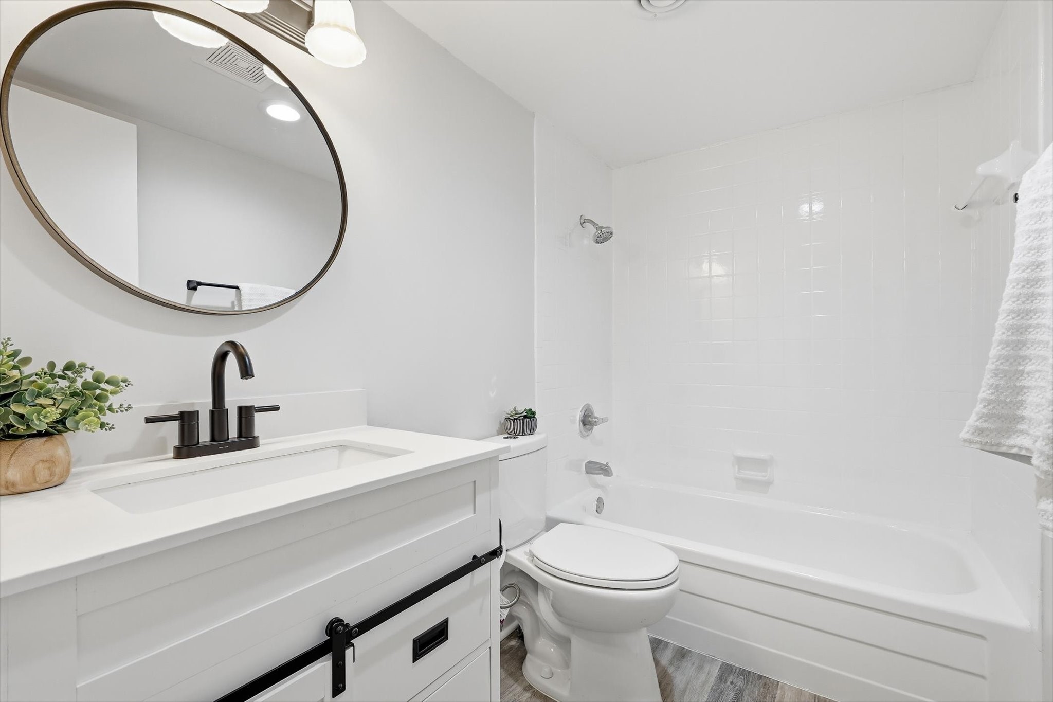 5323 Fleetwood Oaks Avenue Dallas TX 75235