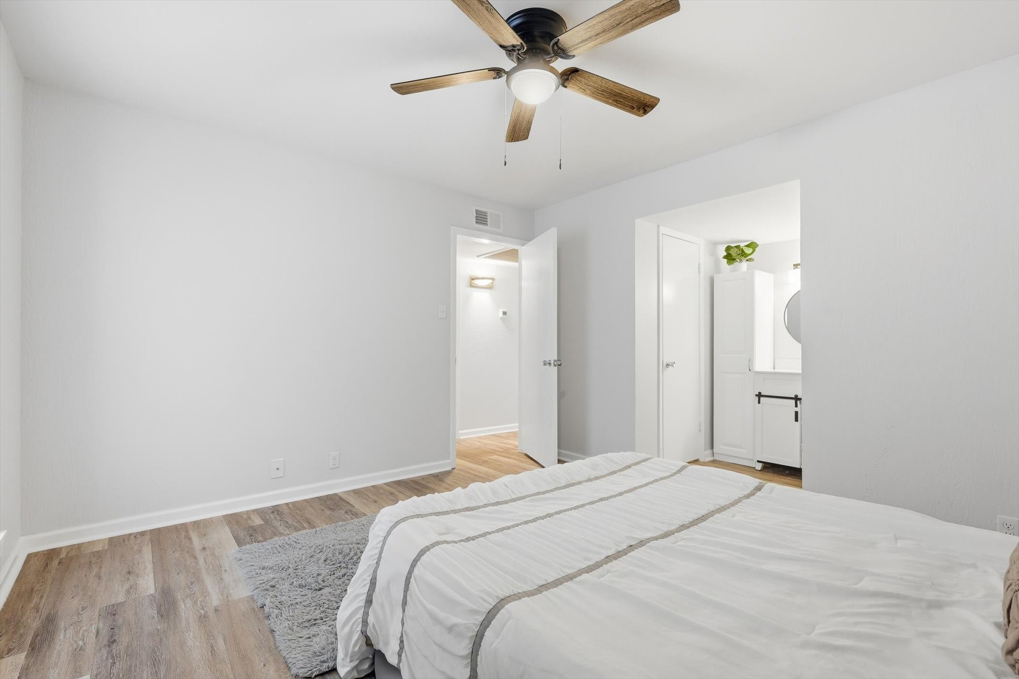 5323 Fleetwood Oaks Avenue Dallas TX 75235