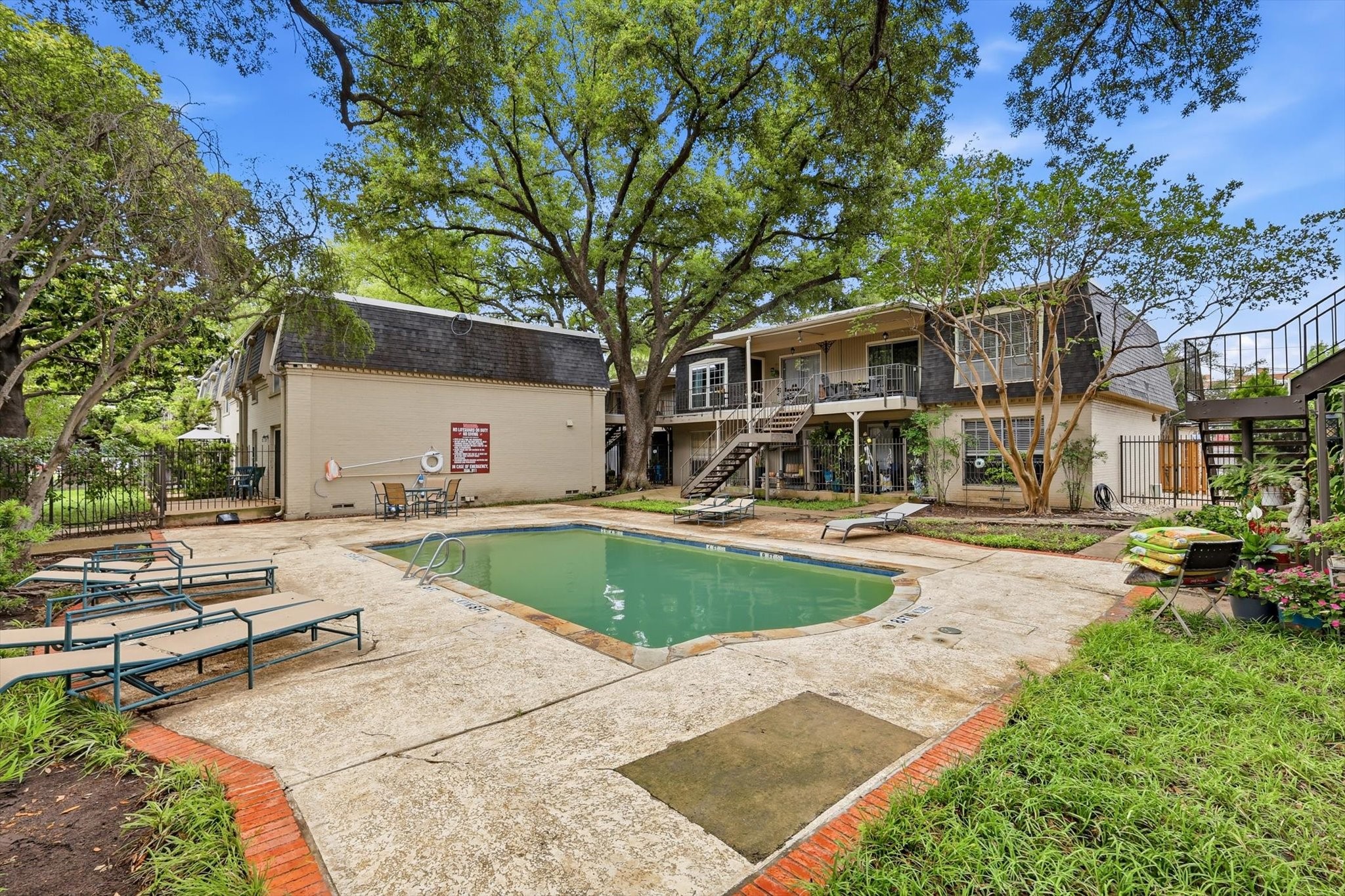 5323 Fleetwood Oaks Avenue Dallas TX 75235