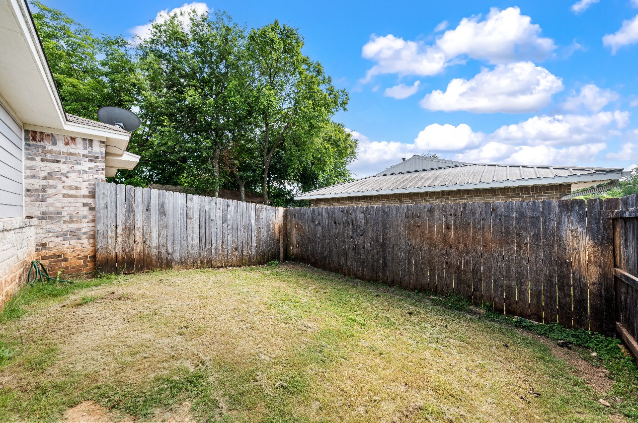 713 Park Street Mcgregor TX 76657