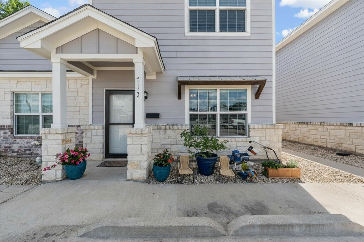 713 Park Street Mcgregor TX 76657