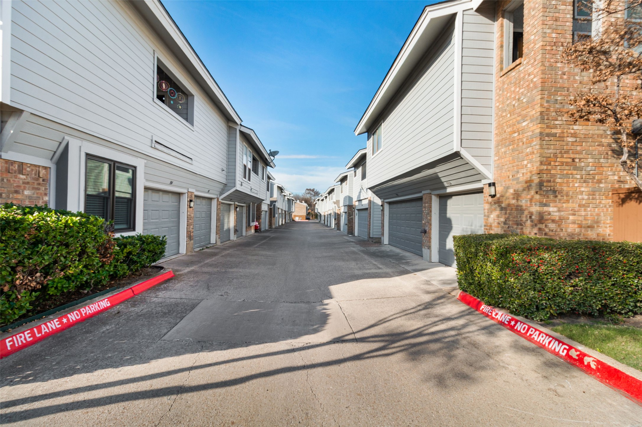 17490 Meandering Way Dallas TX 75252
