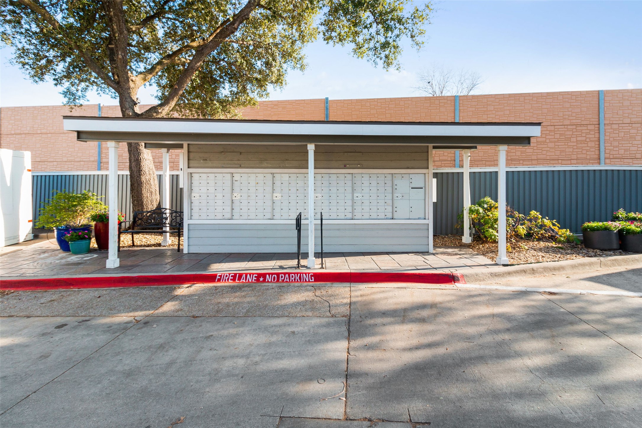 17490 Meandering Way Dallas TX 75252