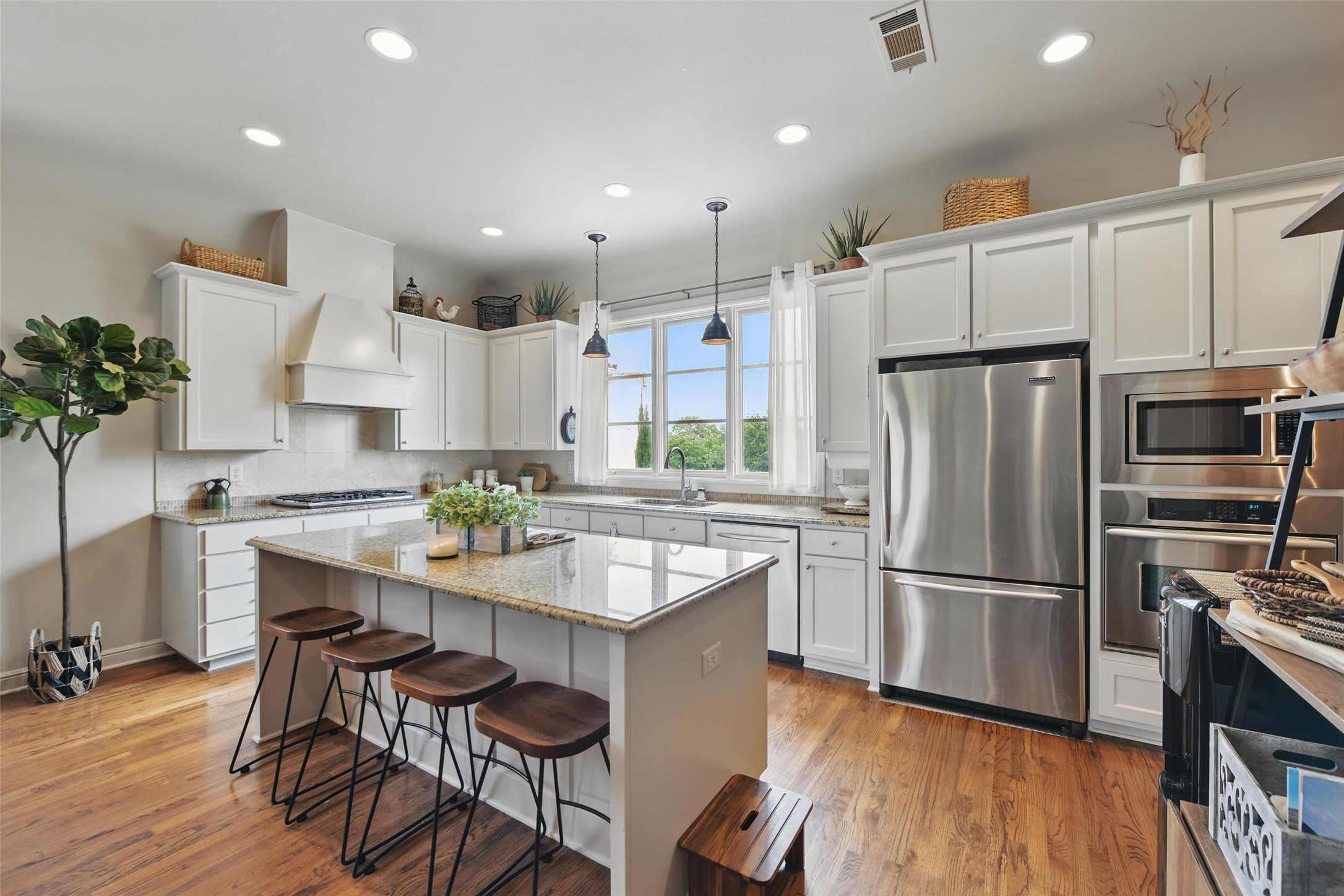 261 Casa Blanca Avenue Fort Worth TX 76107