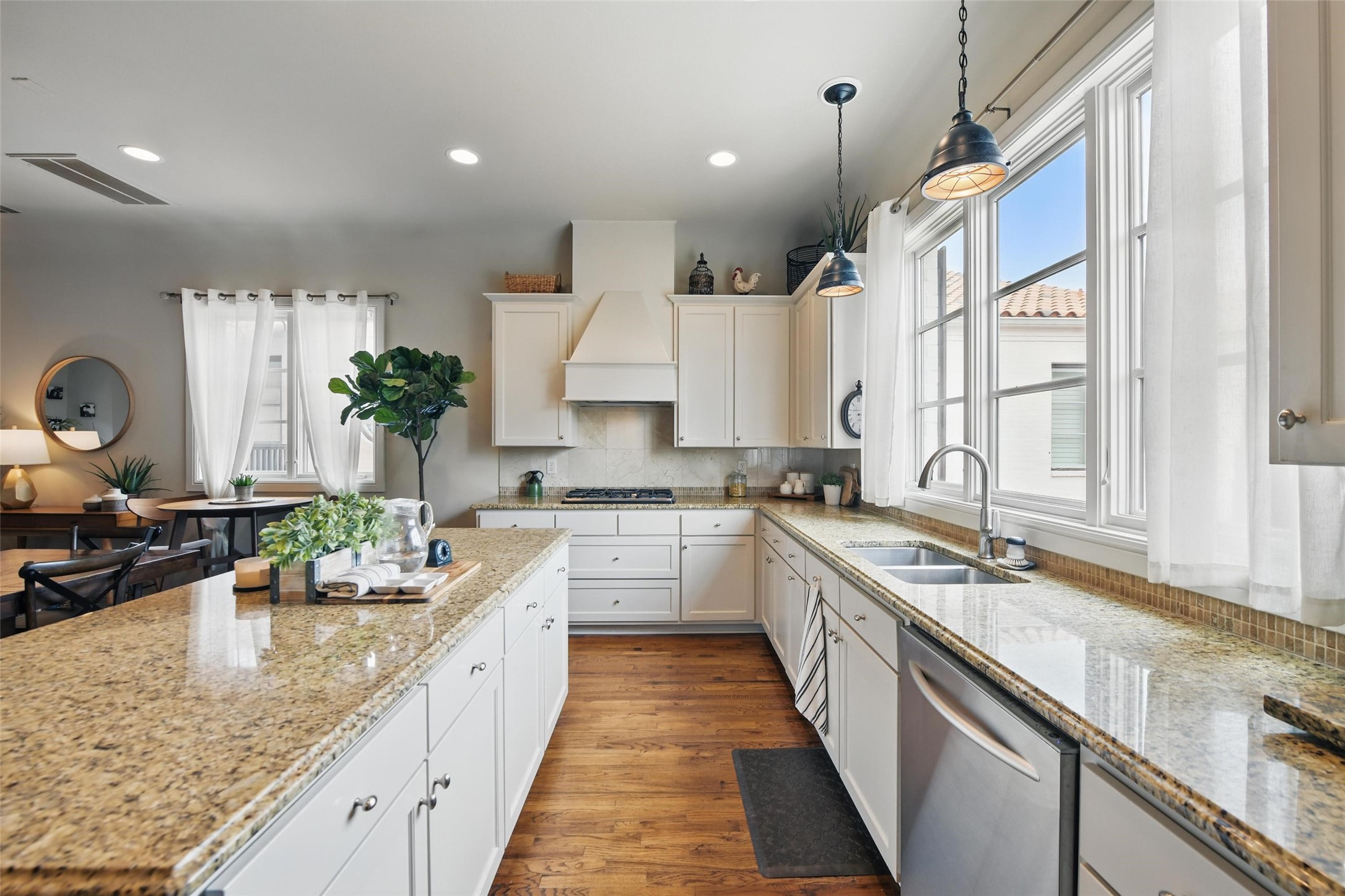261 Casa Blanca Avenue Fort Worth TX 76107
