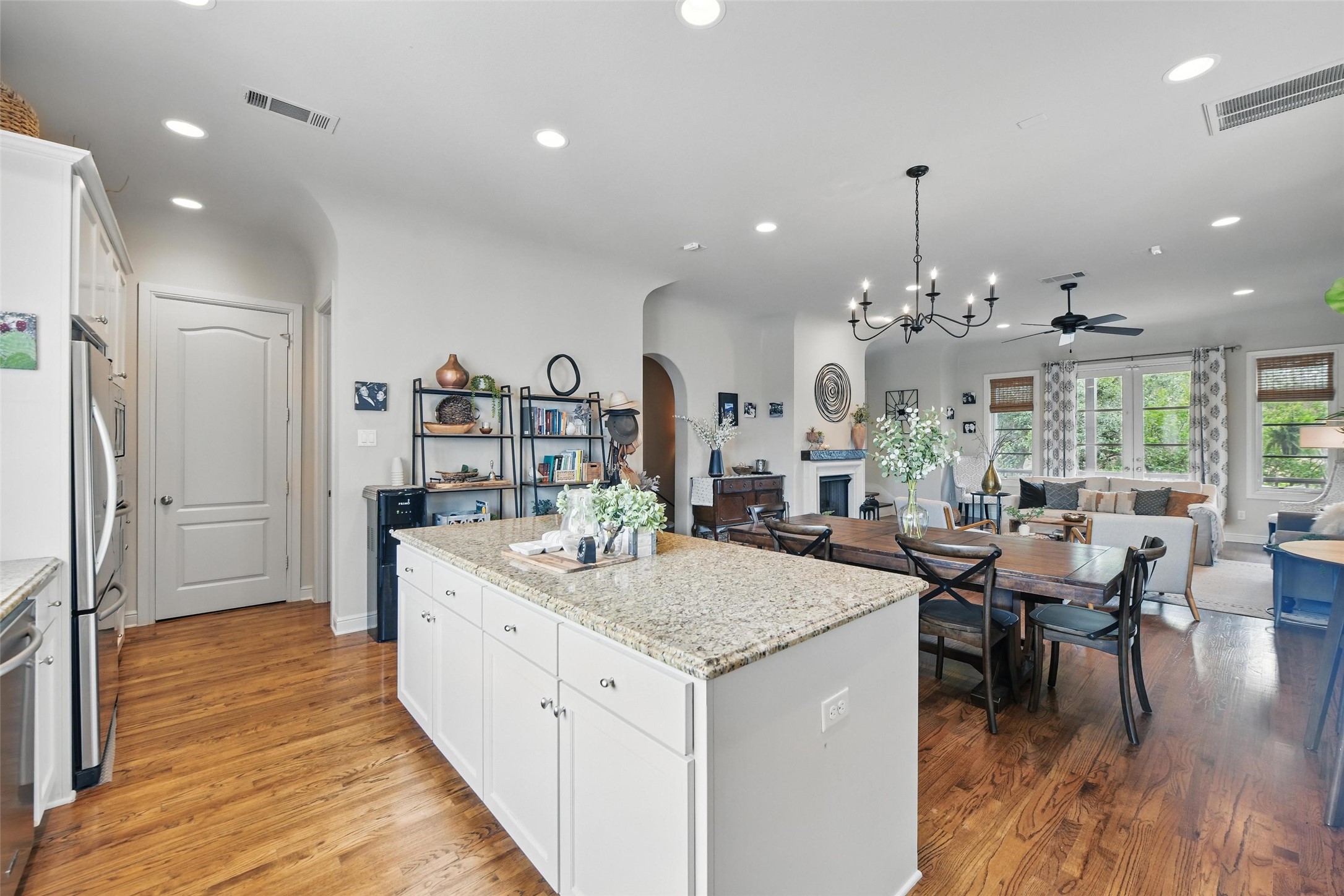 261 Casa Blanca Avenue Fort Worth TX 76107