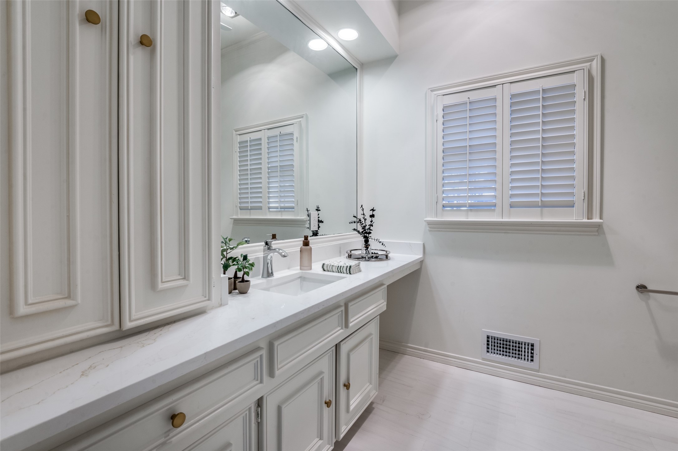 5865 Farquhar Lane Dallas TX 75209