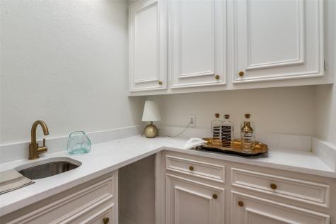 5865 Farquhar Lane Dallas TX 75209