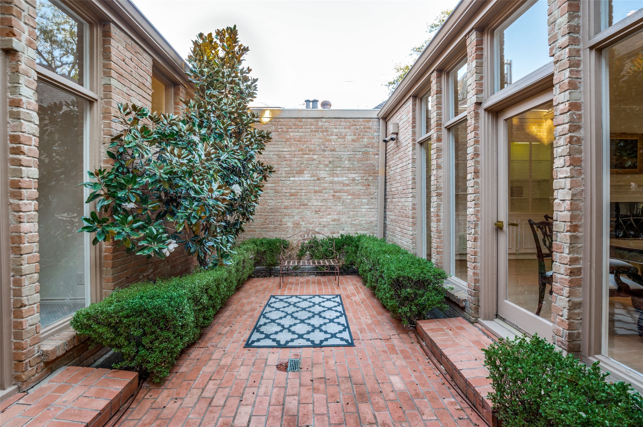 5865 Farquhar Lane Dallas TX 75209