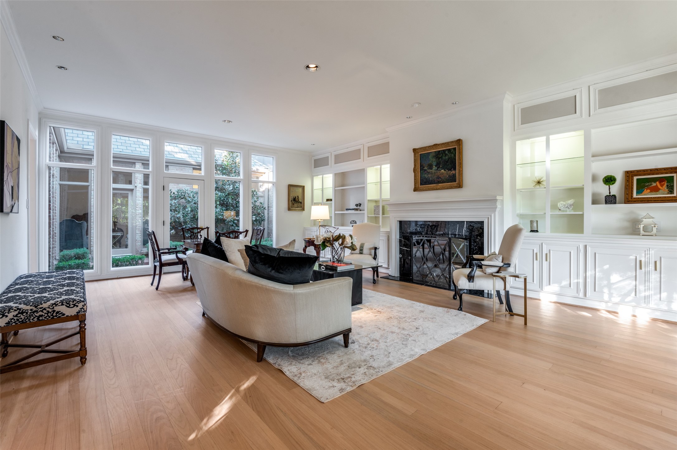 5865 Farquhar Lane Dallas TX 75209