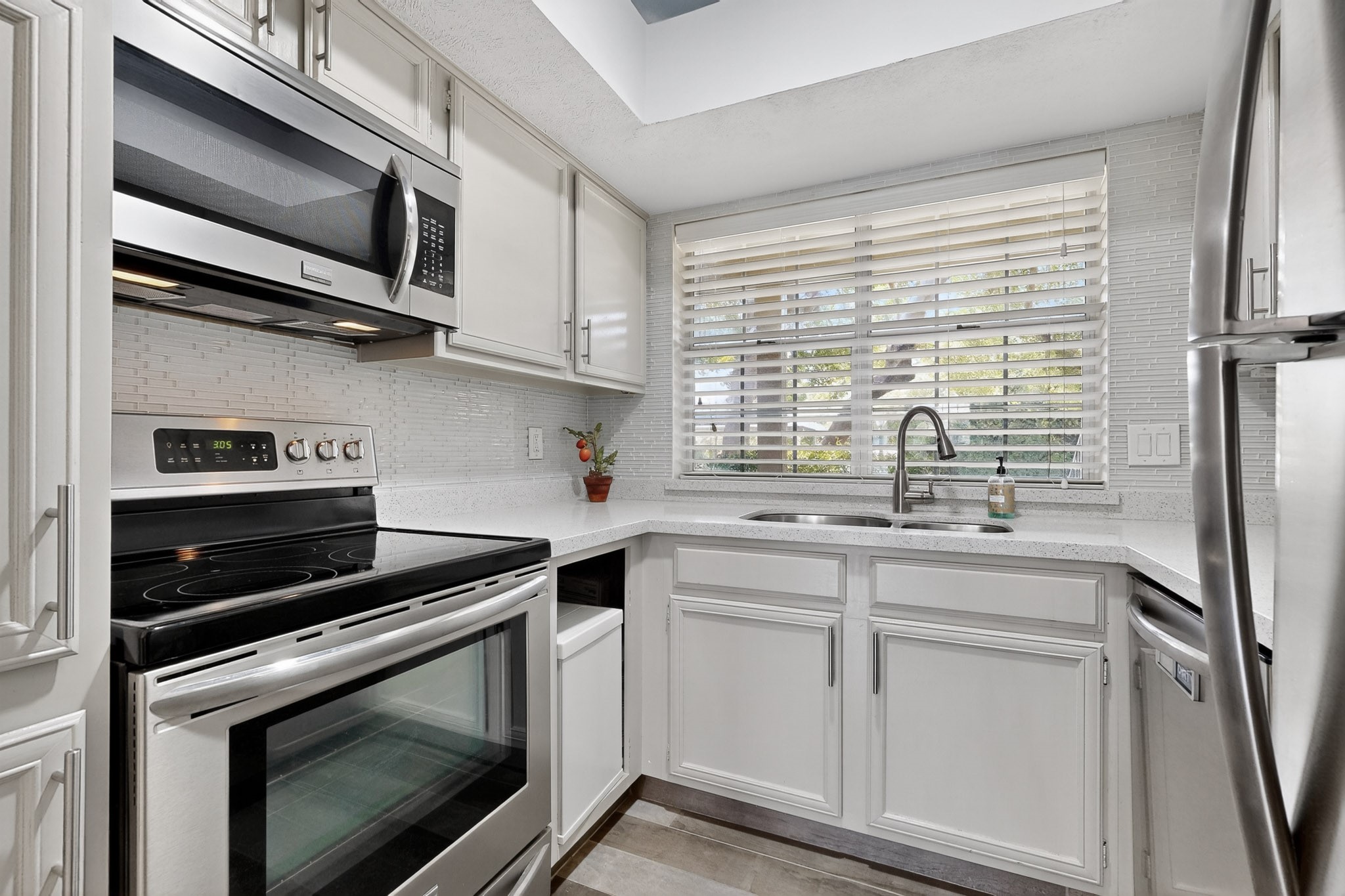 2535 Wedglea Drive Dallas TX 75211