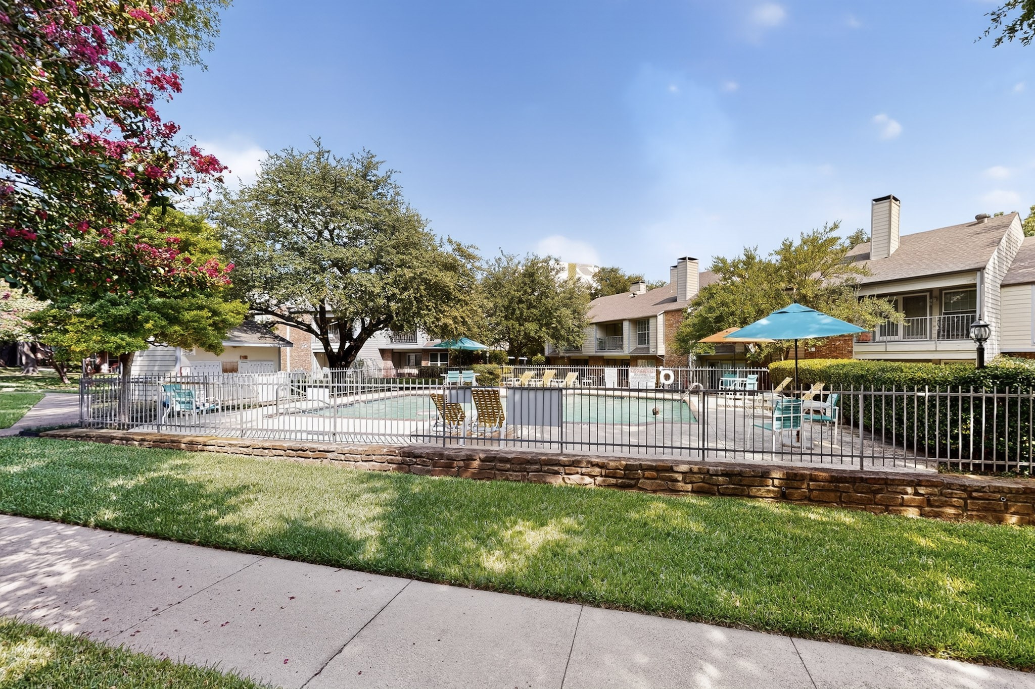 2535 Wedglea Drive Dallas TX 75211