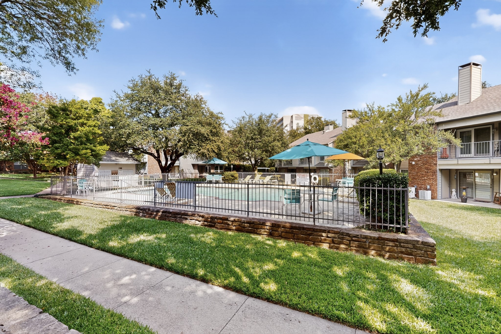 2535 Wedglea Drive Dallas TX 75211