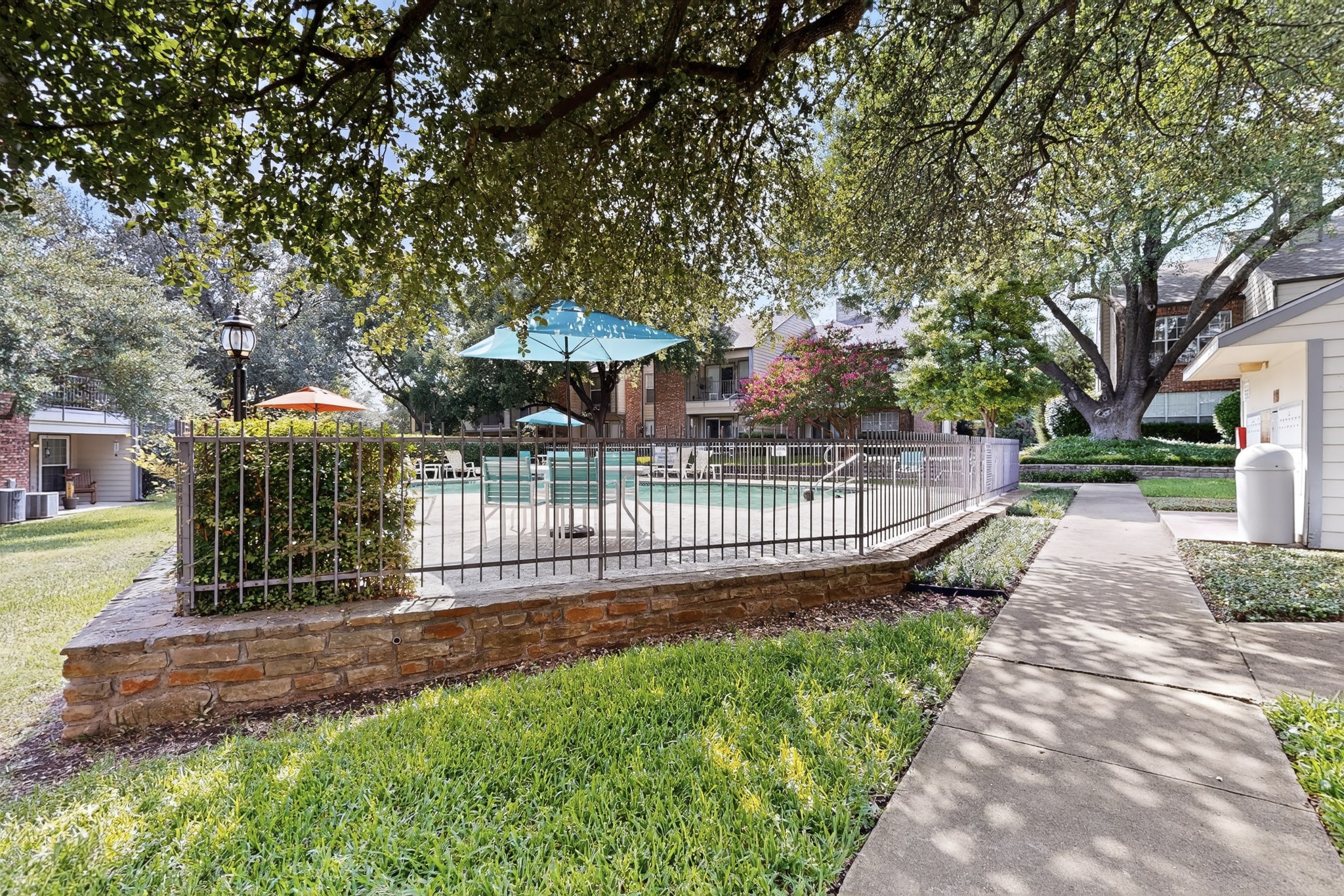 2535 Wedglea Drive Dallas TX 75211