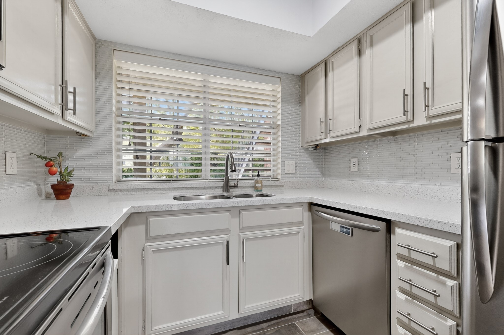 2535 Wedglea Drive Dallas TX 75211