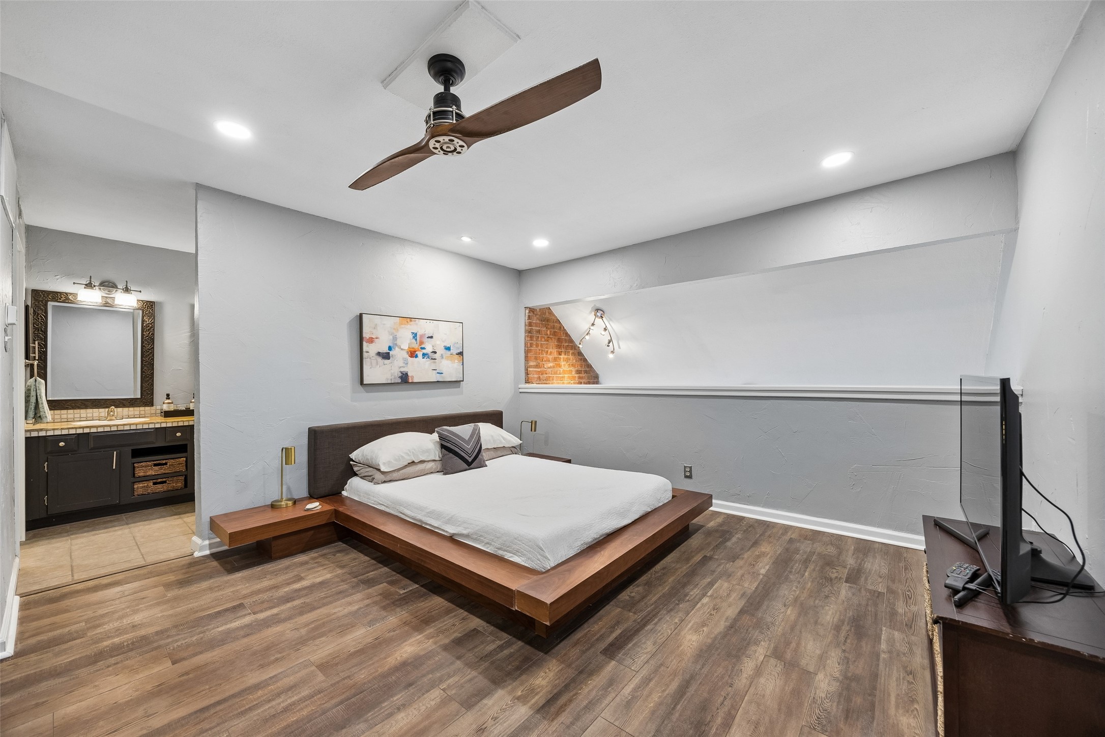 18240 Midway Road Dallas TX 75287
