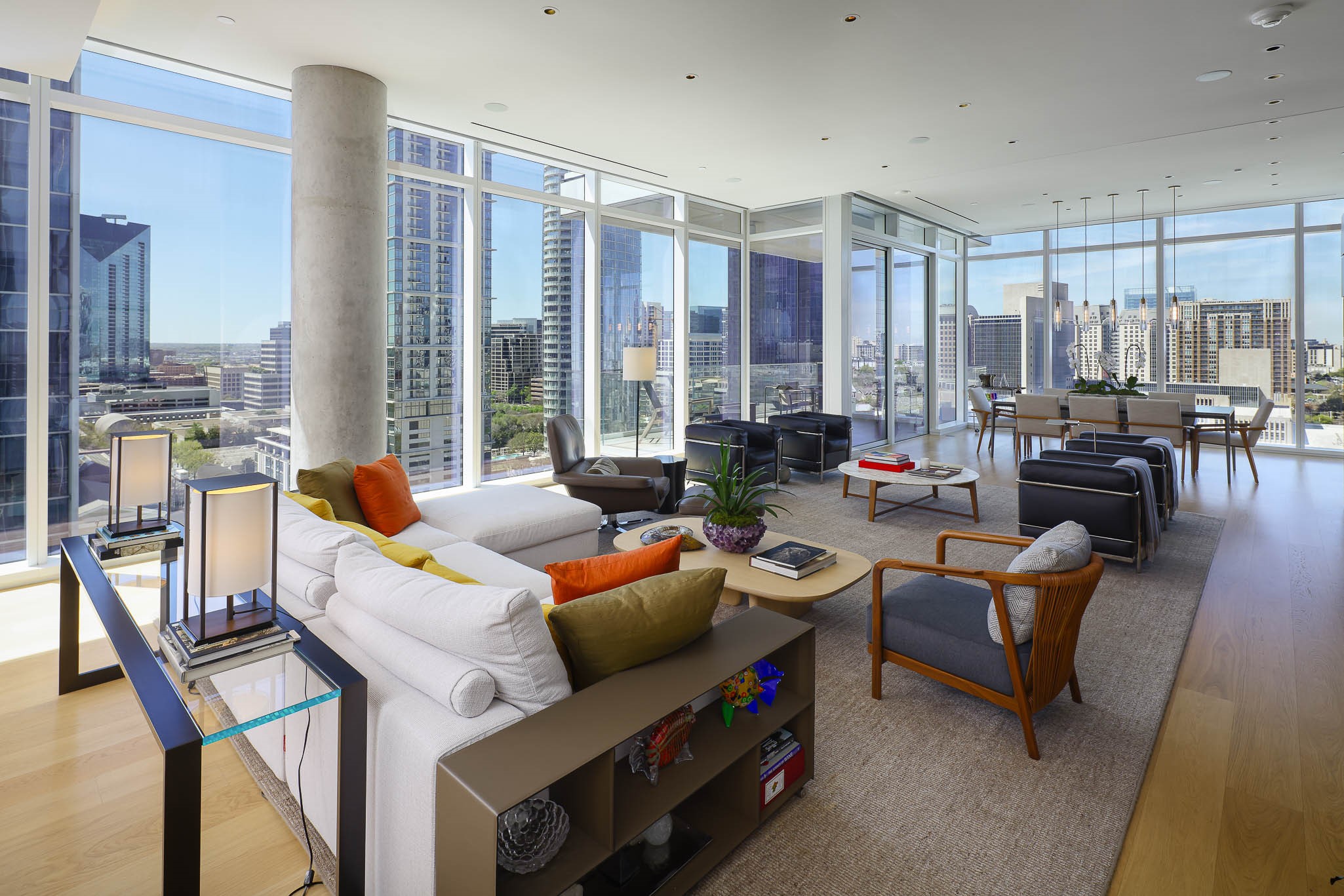 Dallas TX, 1747 Leonard Street, Unit 1102