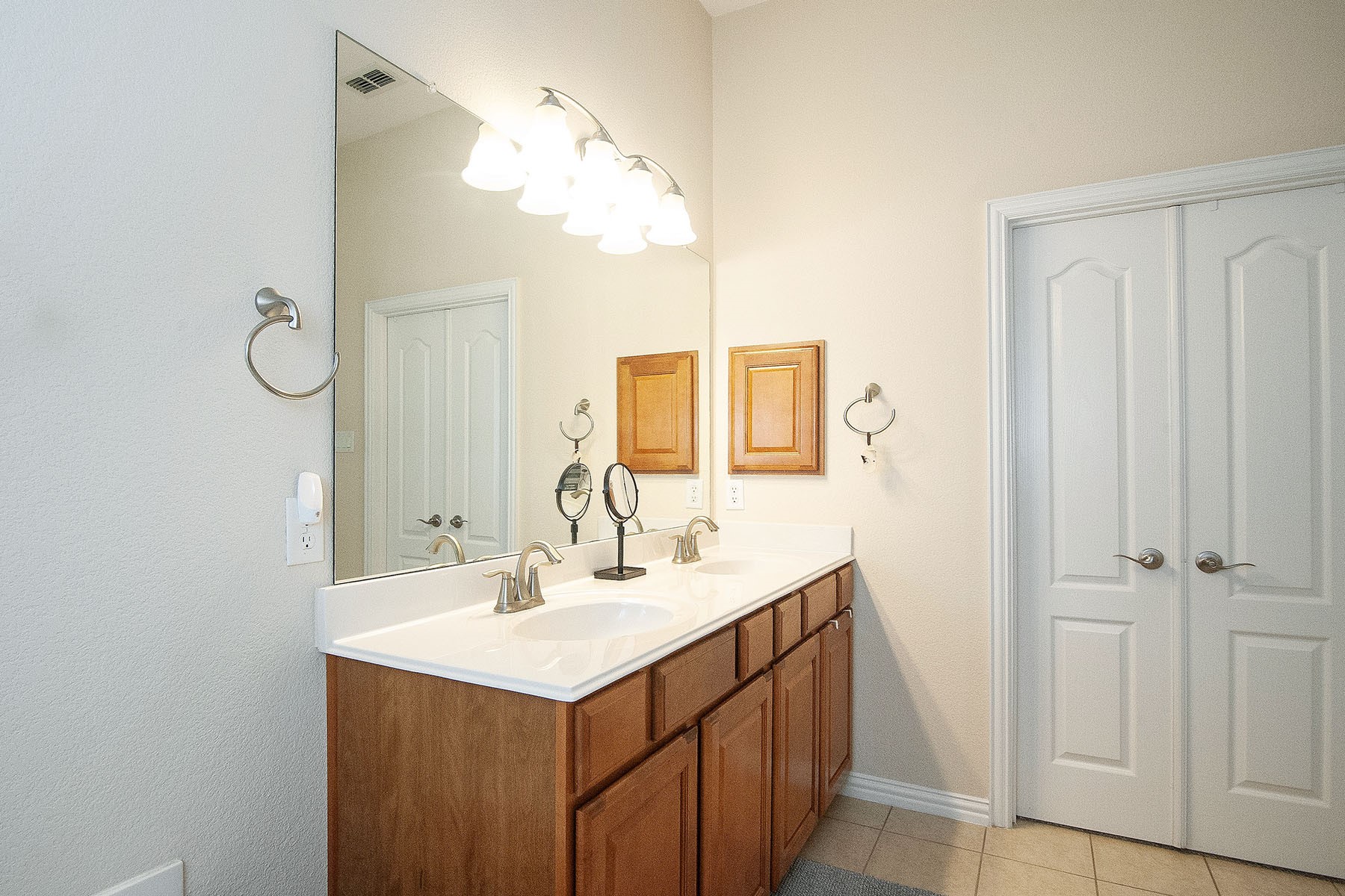 8624 Iron Horse Drive Irving TX 75063
