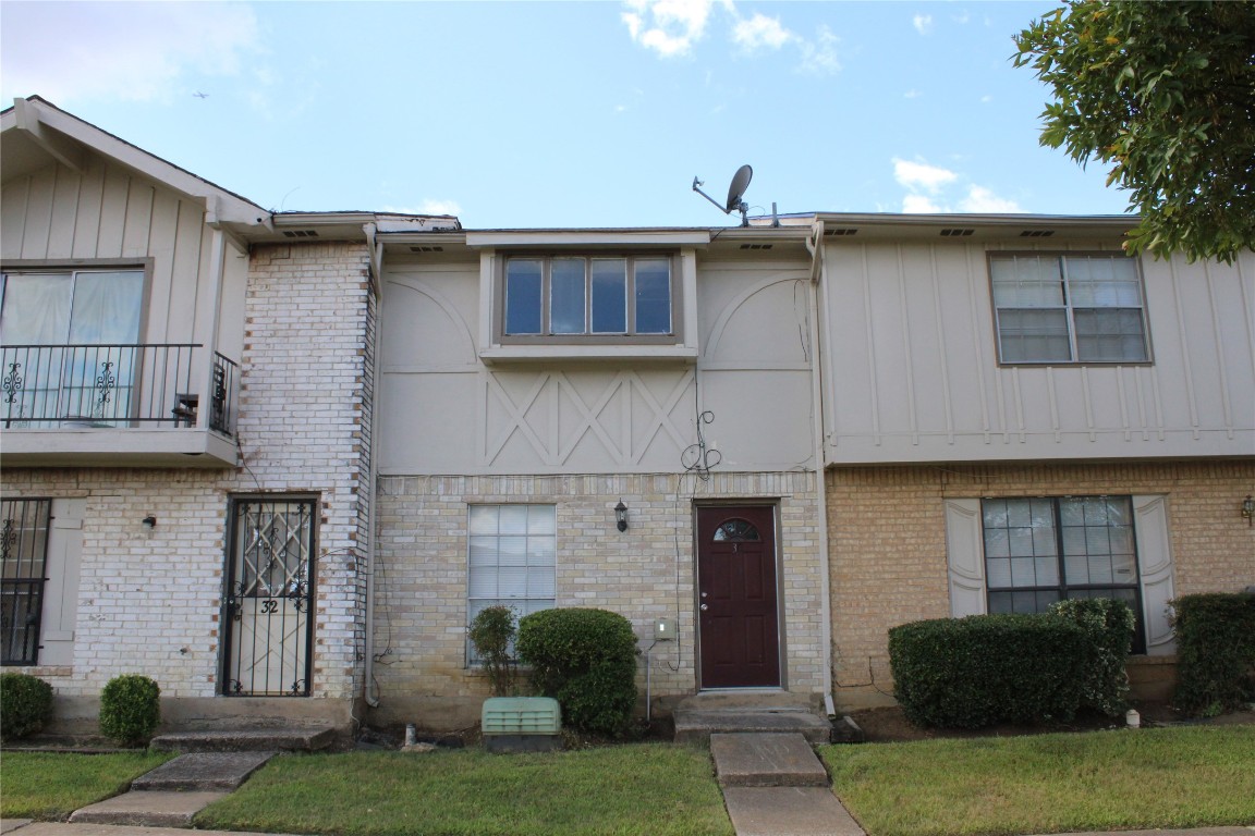30 W Creek Lane Grand Prairie TX 75052