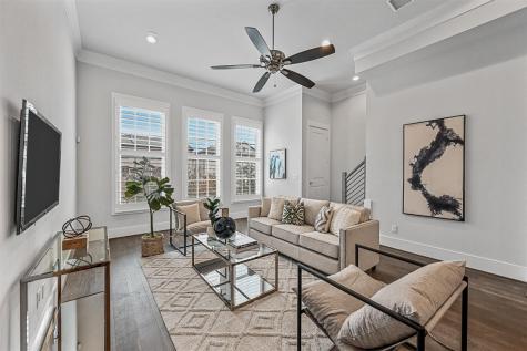 14951 Oak Street Addison TX 75001