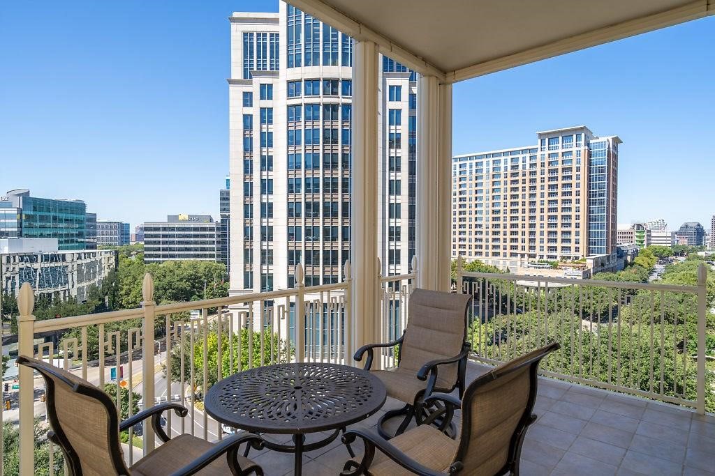 2555 N Pearl Street Dallas TX 75201