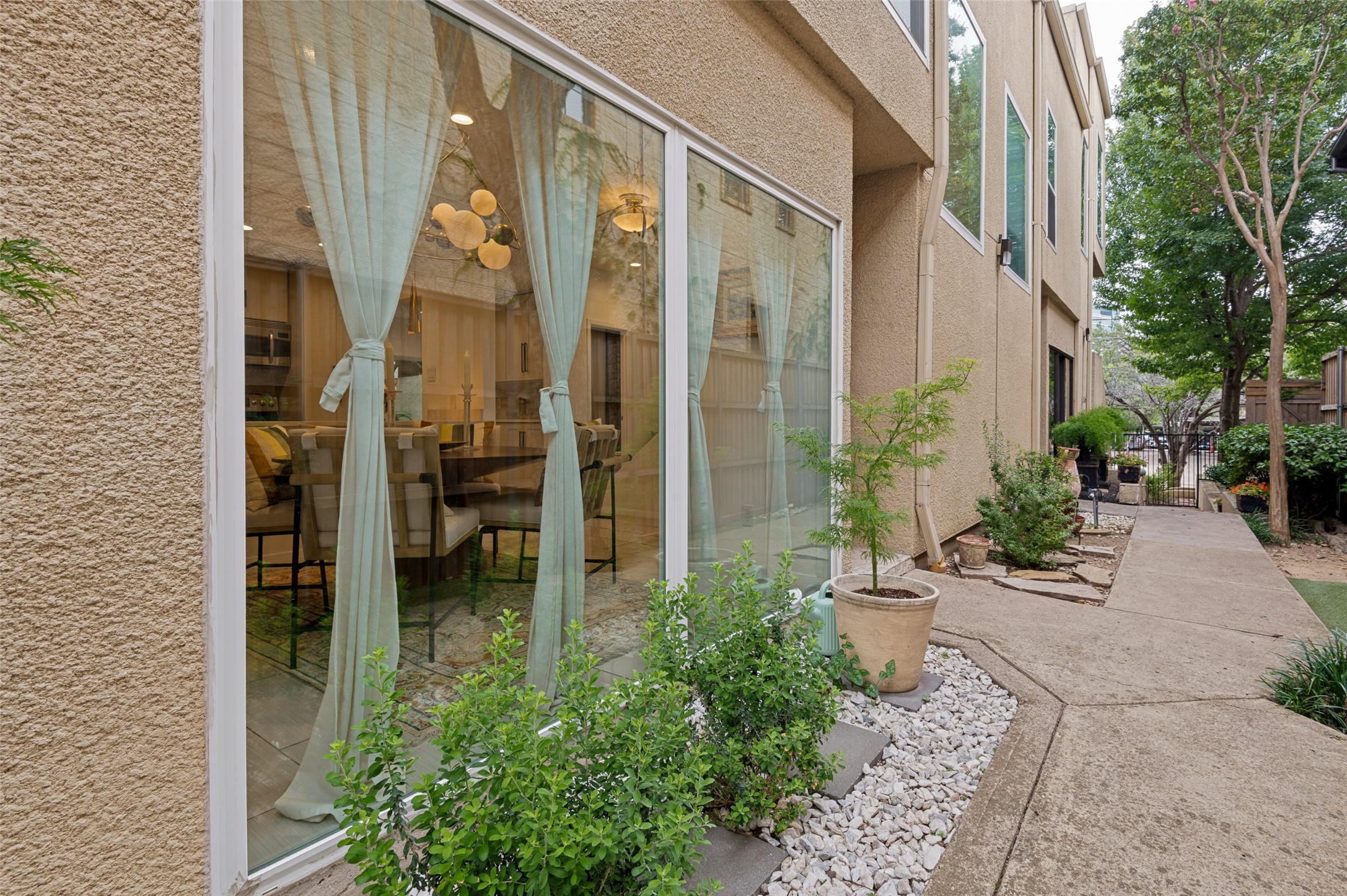 2509 Welborn Street Dallas TX 75219