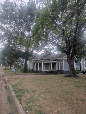 105 W Oak Street Olney TX 76374