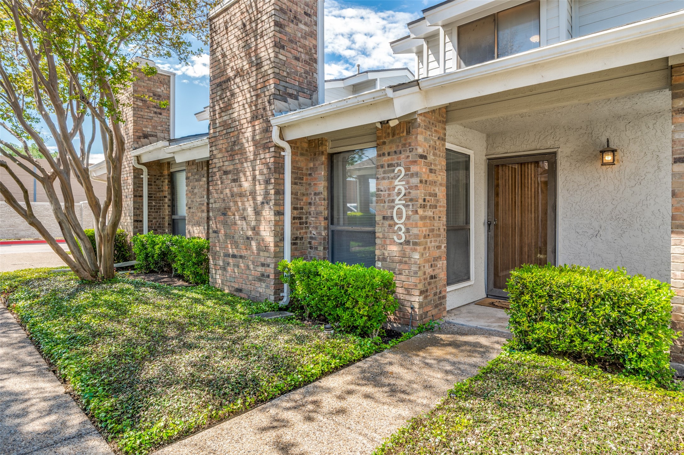 17490 Meandering Way Dallas TX 75252