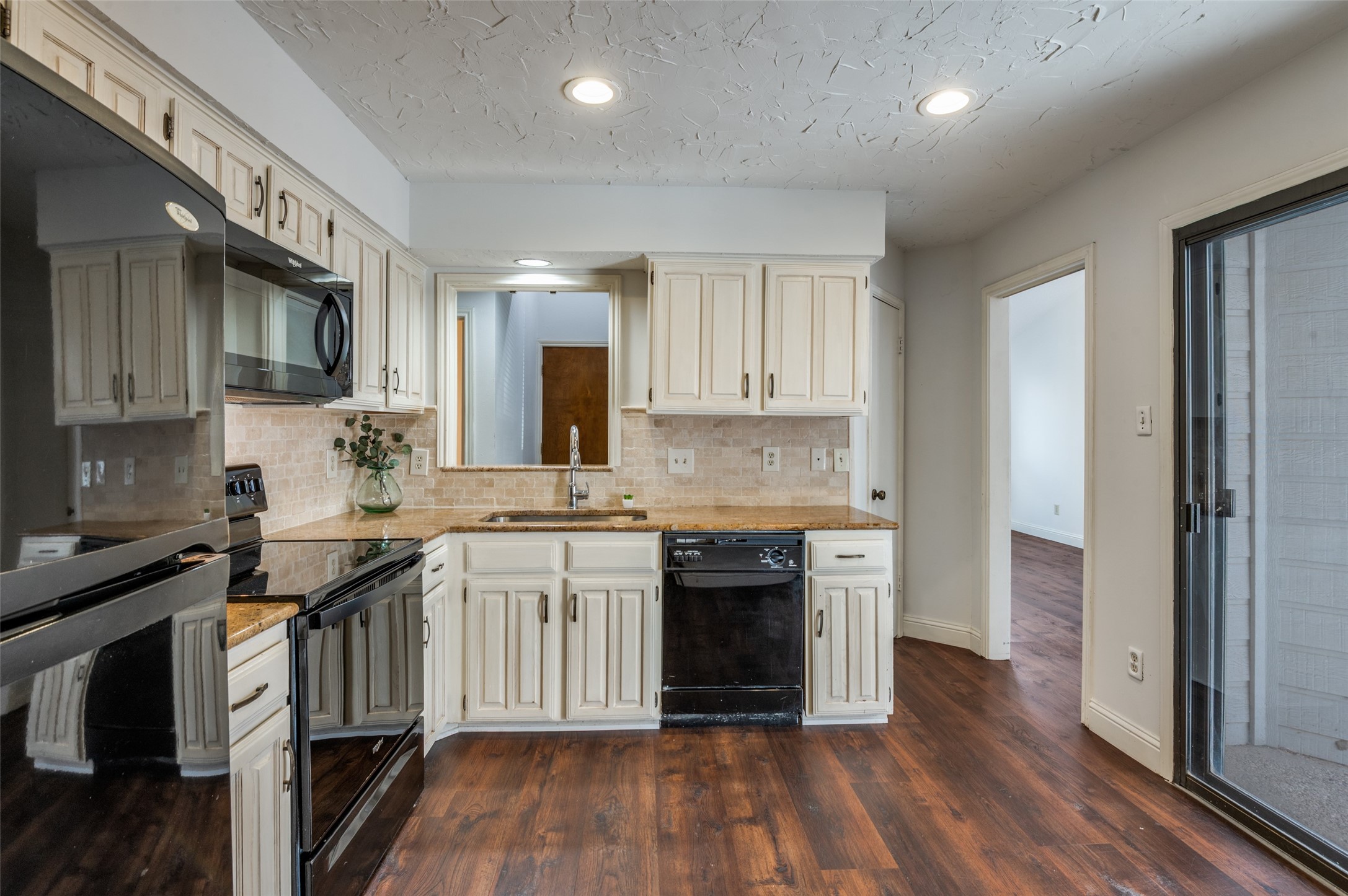 17490 Meandering Way Dallas TX 75252