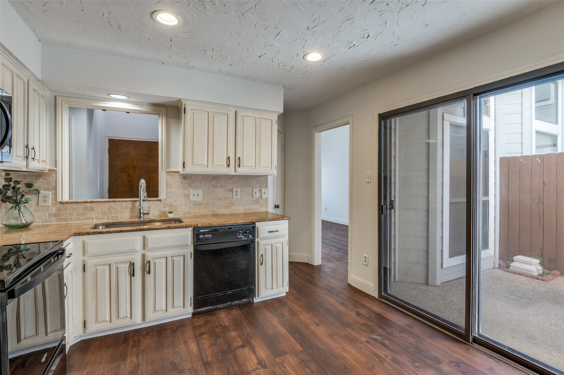 17490 Meandering Way Dallas TX 75252