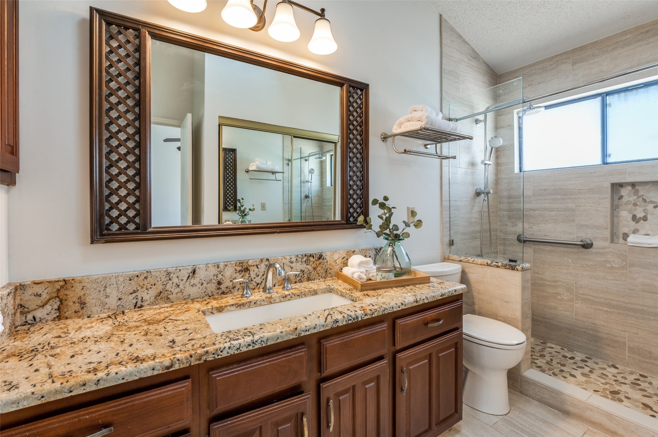 17490 Meandering Way Dallas TX 75252
