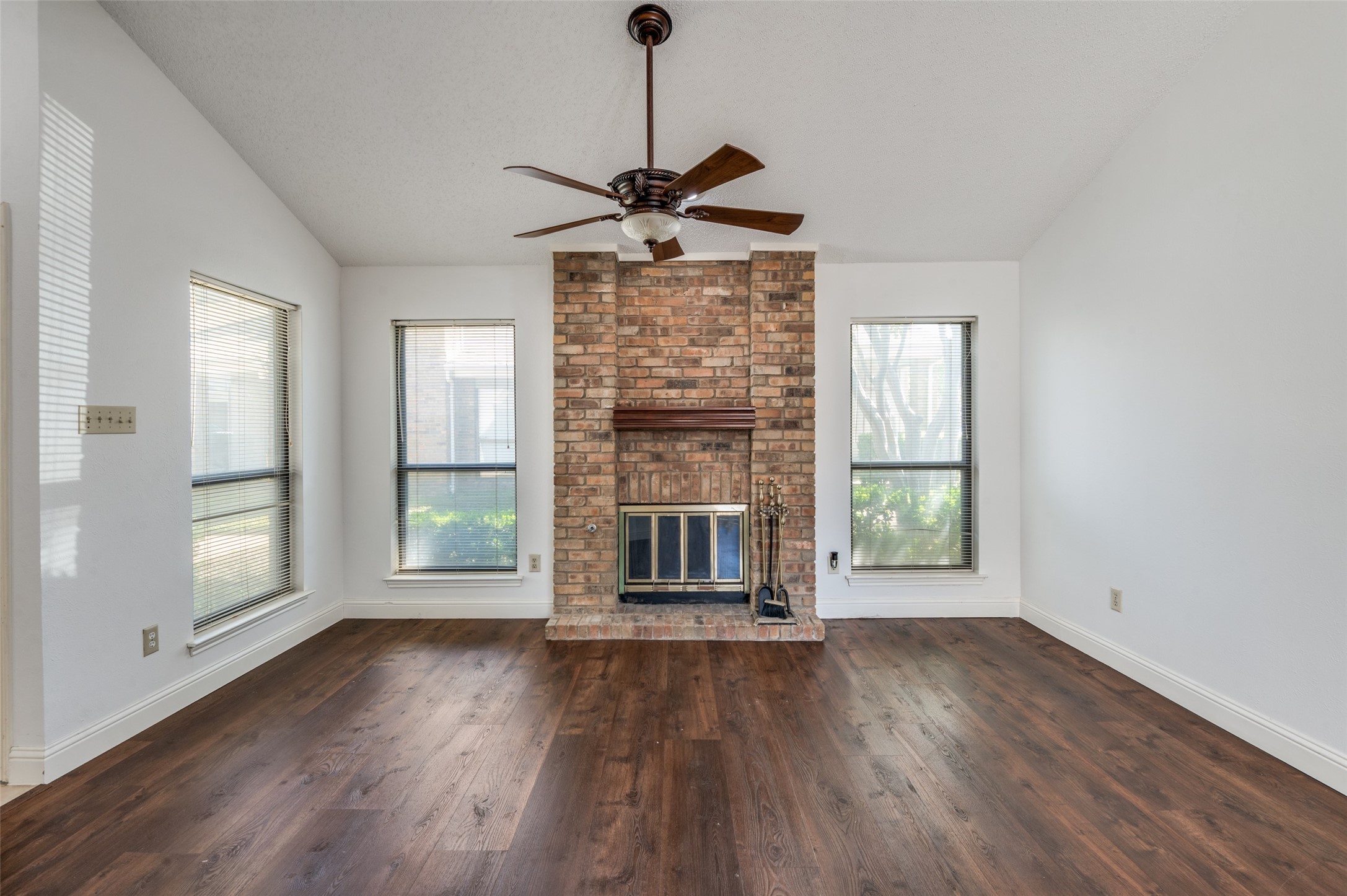 17490 Meandering Way Dallas TX 75252