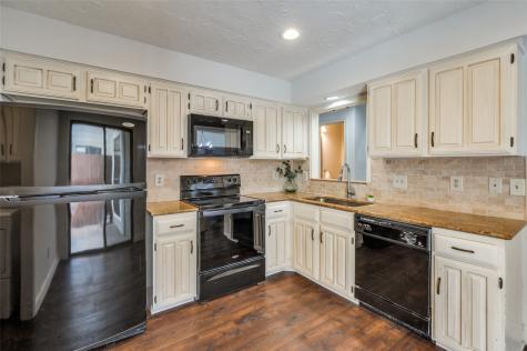 17490 Meandering Way Dallas TX 75252