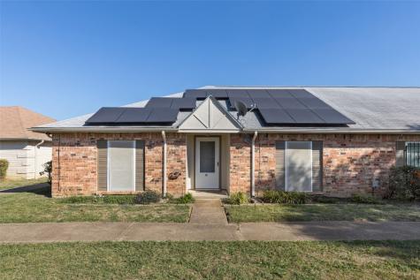 15 W Townhouse Lane Grand Prairie TX 75052
