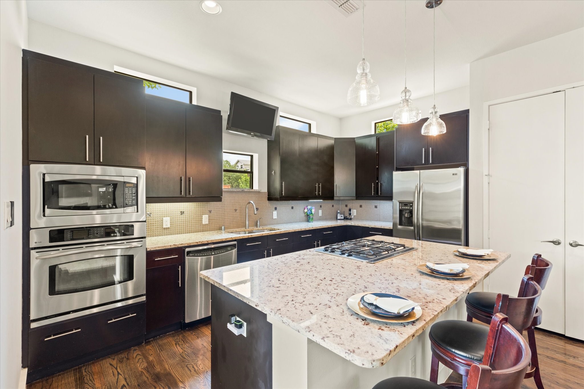 2123 Albany Street Dallas TX 75201