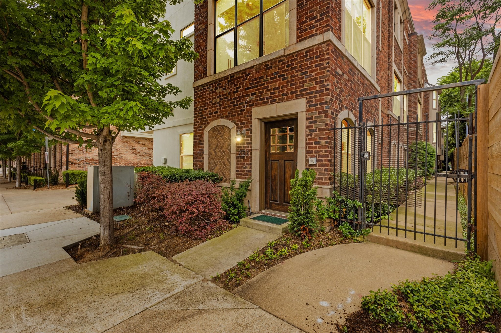 2123 Albany Street Dallas TX 75201