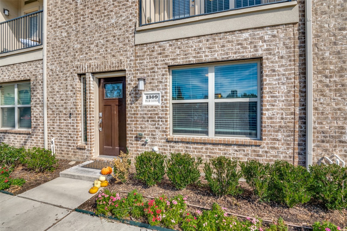 1309 Palm Canyon Drive Dallas TX 75204