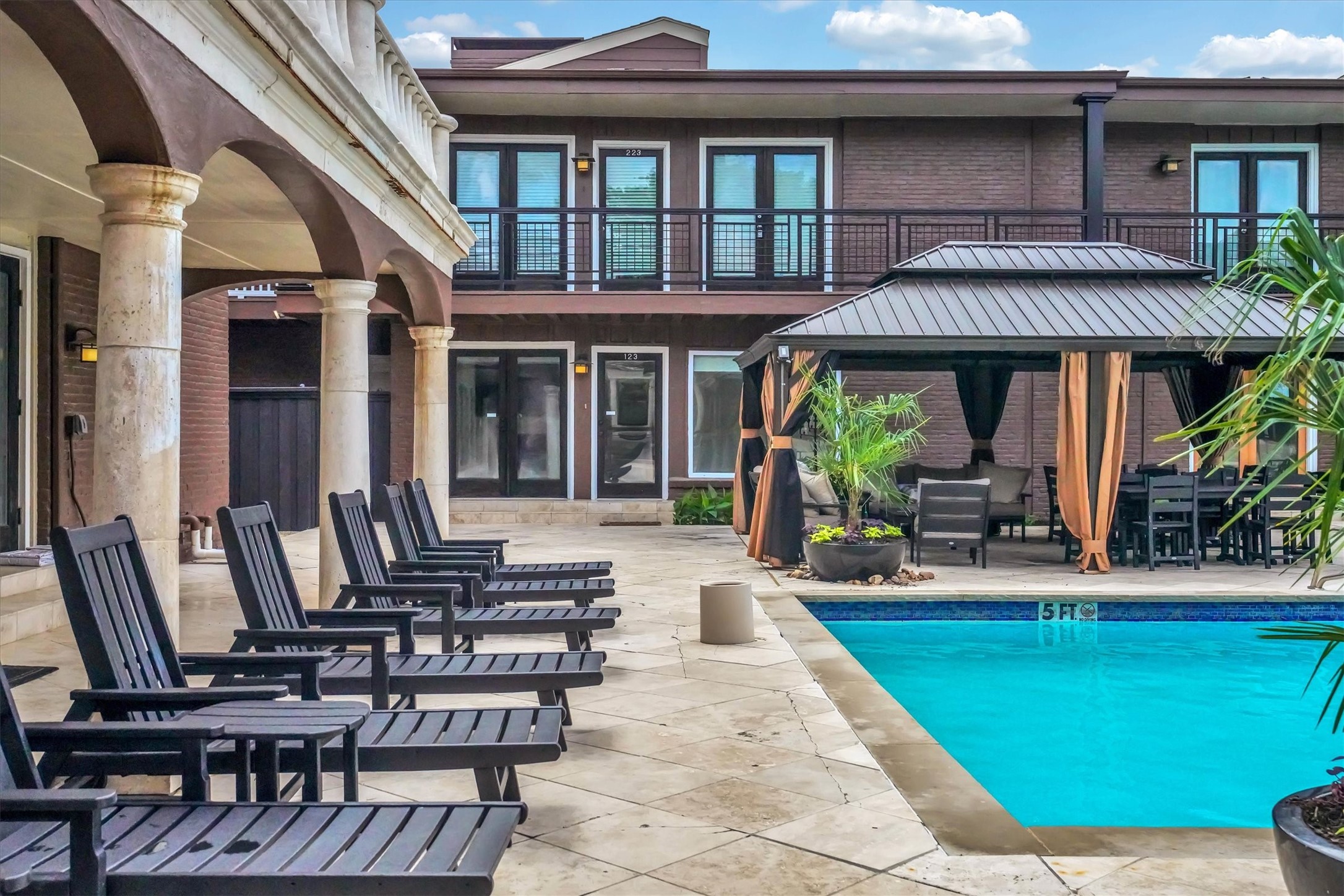 5926 Sandhurst Lane Dallas TX 75206