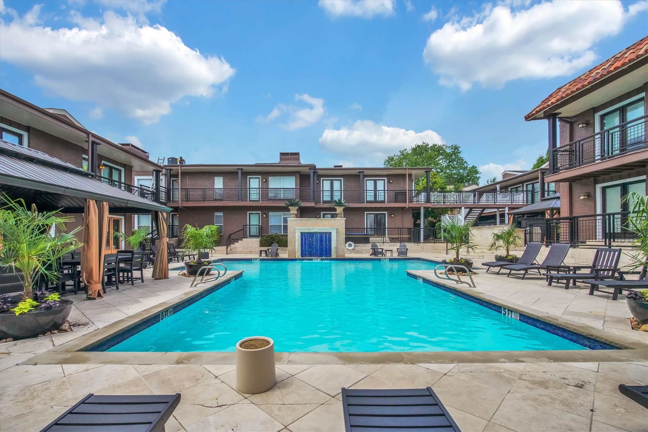 5926 Sandhurst Lane Dallas TX 75206