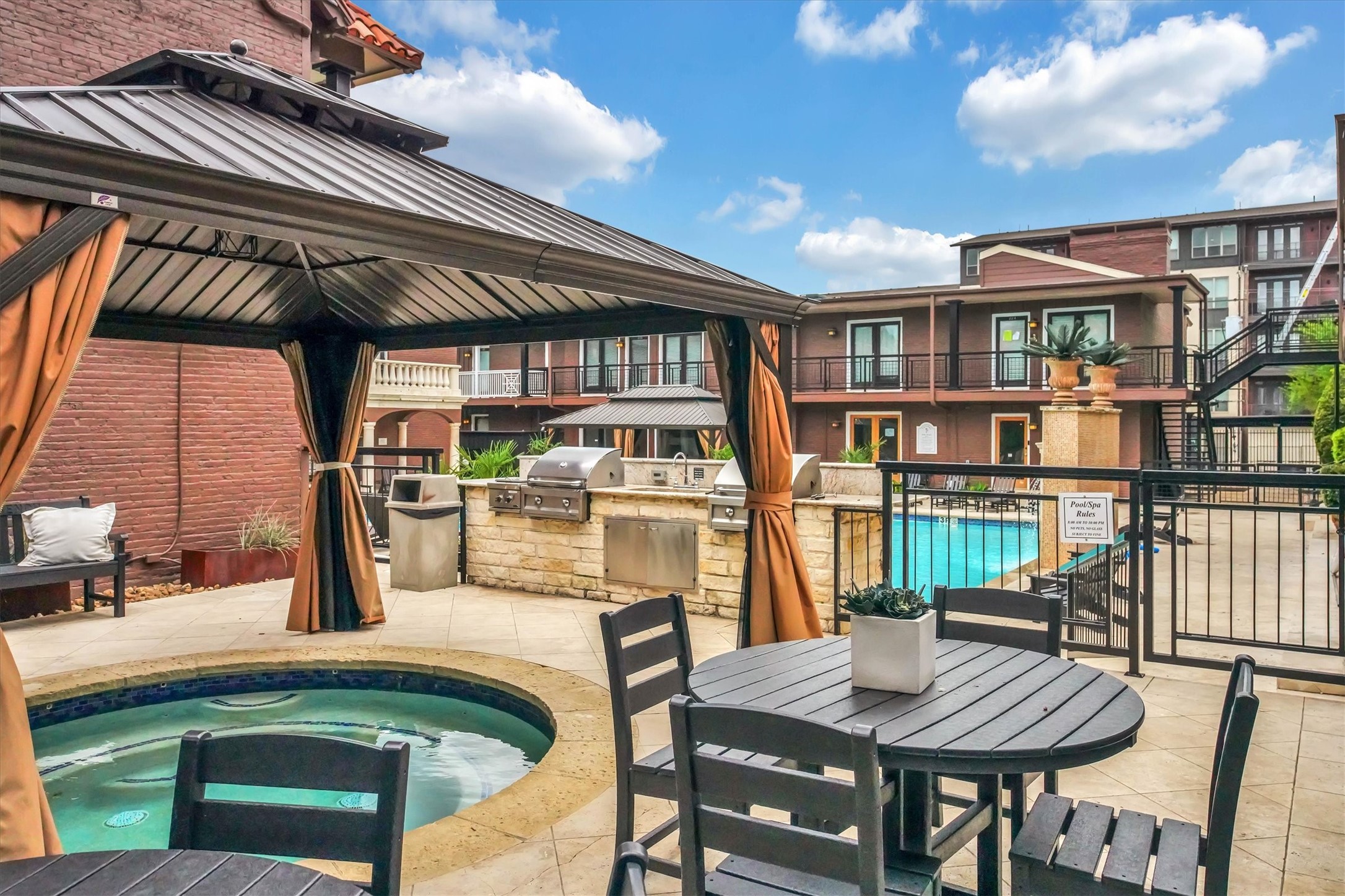 5926 Sandhurst Lane Dallas TX 75206