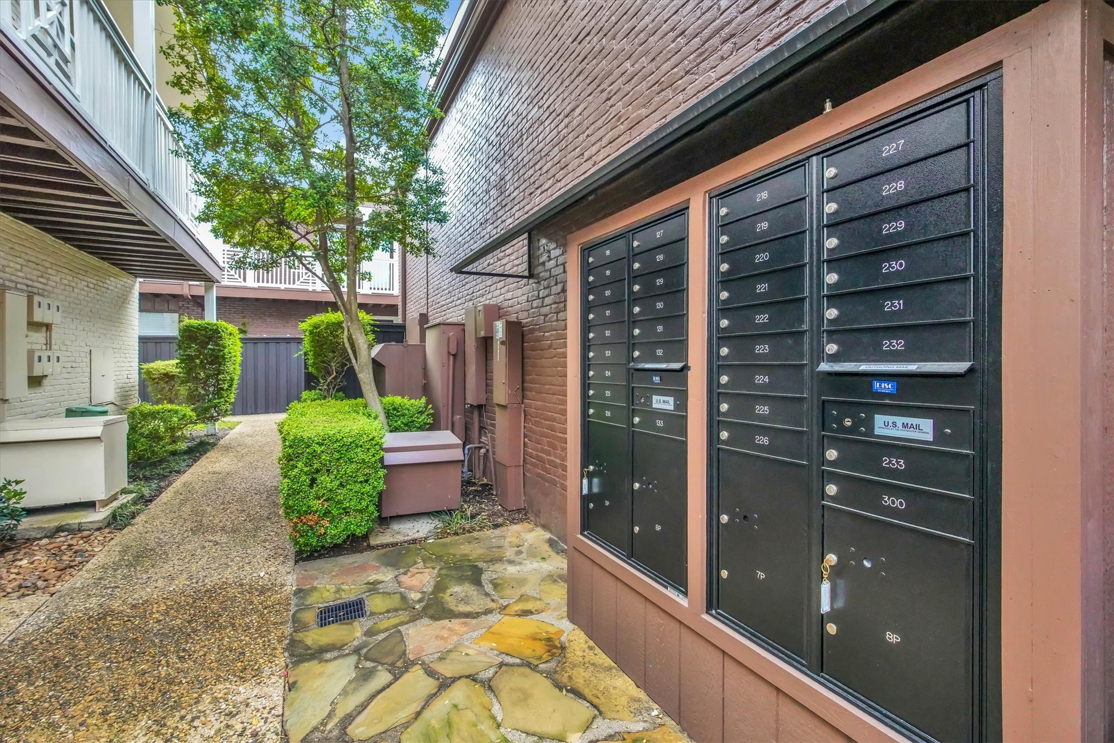 5926 Sandhurst Lane Dallas TX 75206