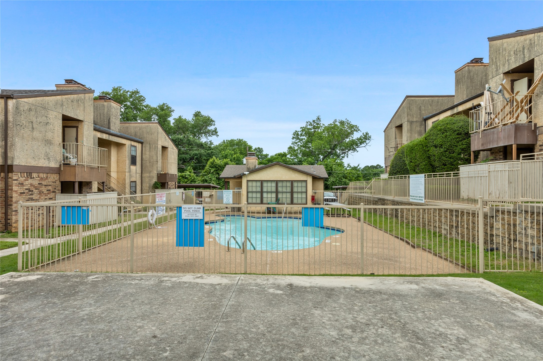 418 Matthews Drive Arlington TX 76012
