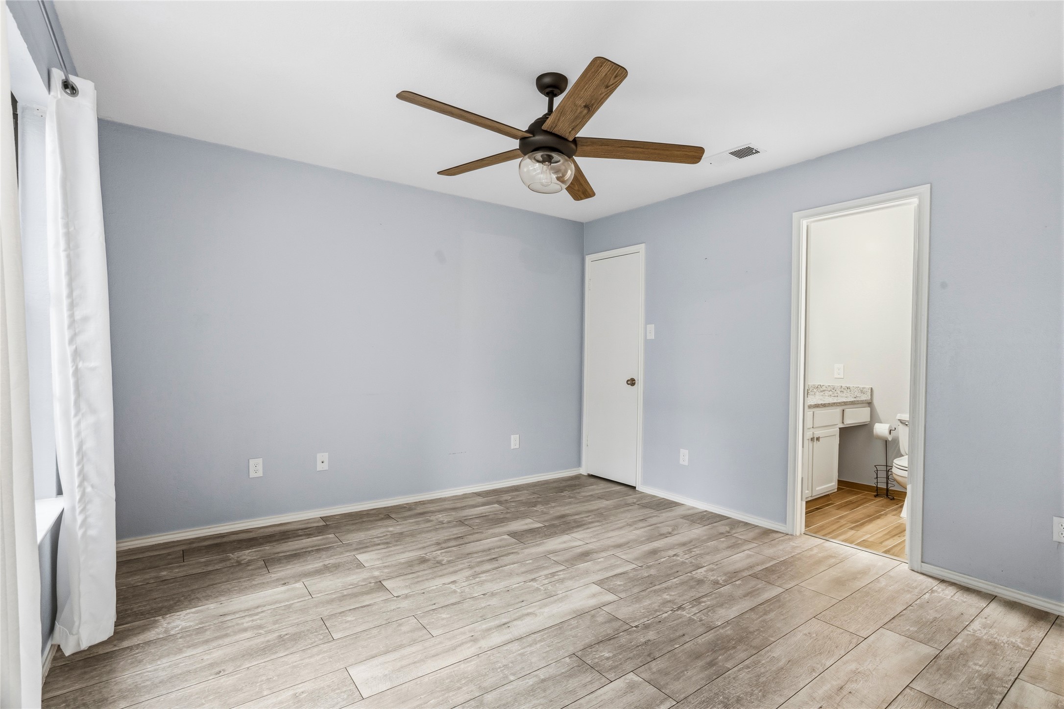 418 Matthews Drive Arlington TX 76012