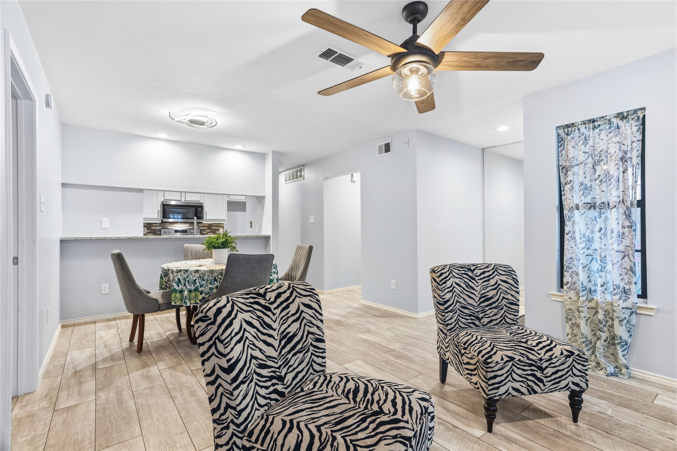 418 Matthews Drive Arlington TX 76012