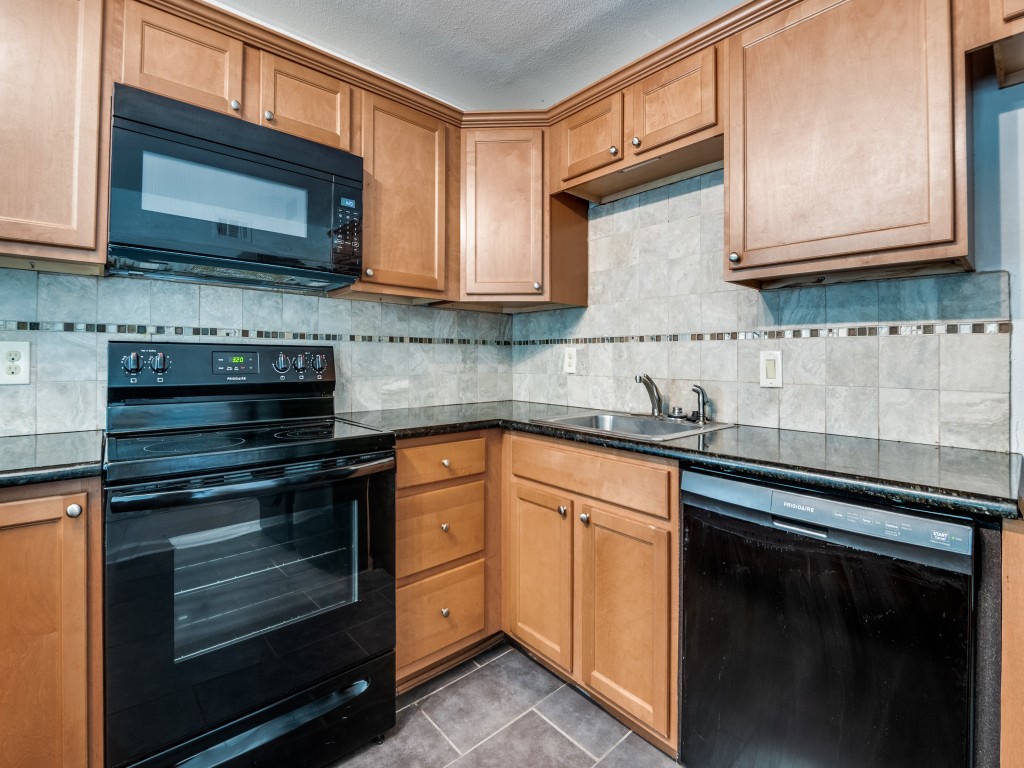5234 Fleetwood Oaks Avenue Dallas TX 75235